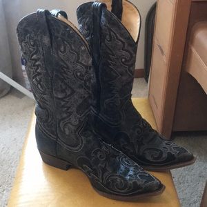 COWBOY BOOTS